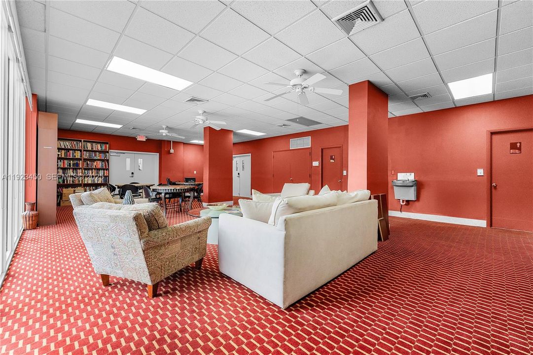 На продажу: $350,000 (2 спален, 2 ванн, 1188 Квадратных фут)