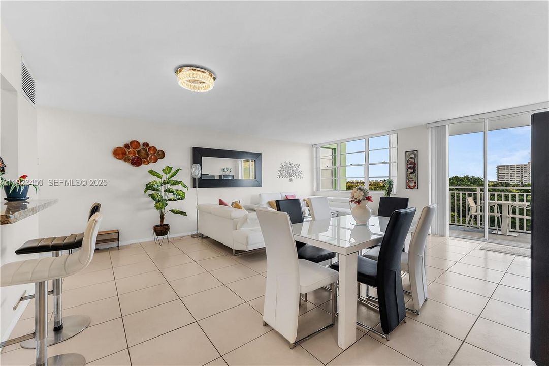 На продажу: $350,000 (2 спален, 2 ванн, 1188 Квадратных фут)