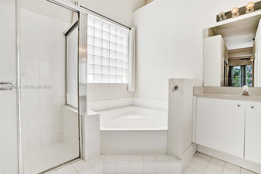 En Renta: $4,500 (4 camas, 2 baños, 2414 Pies cuadrados)