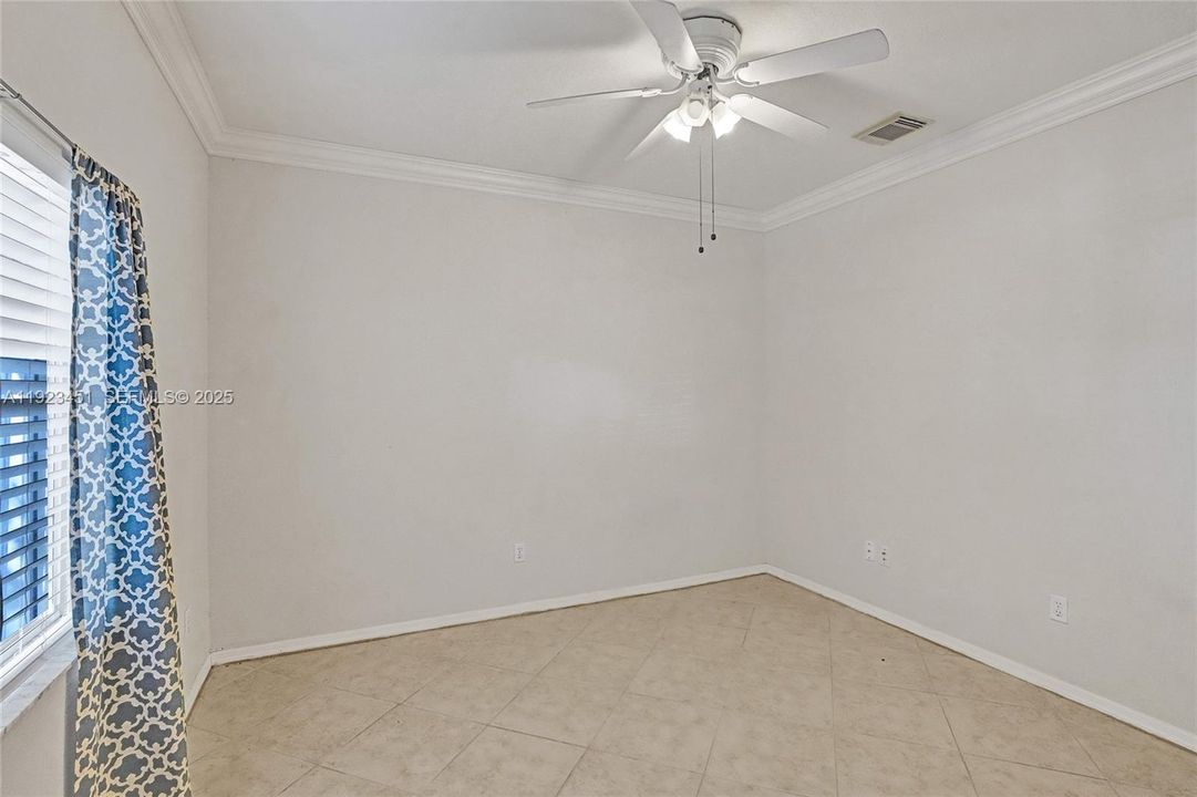 En Renta: $4,500 (4 camas, 2 baños, 2414 Pies cuadrados)