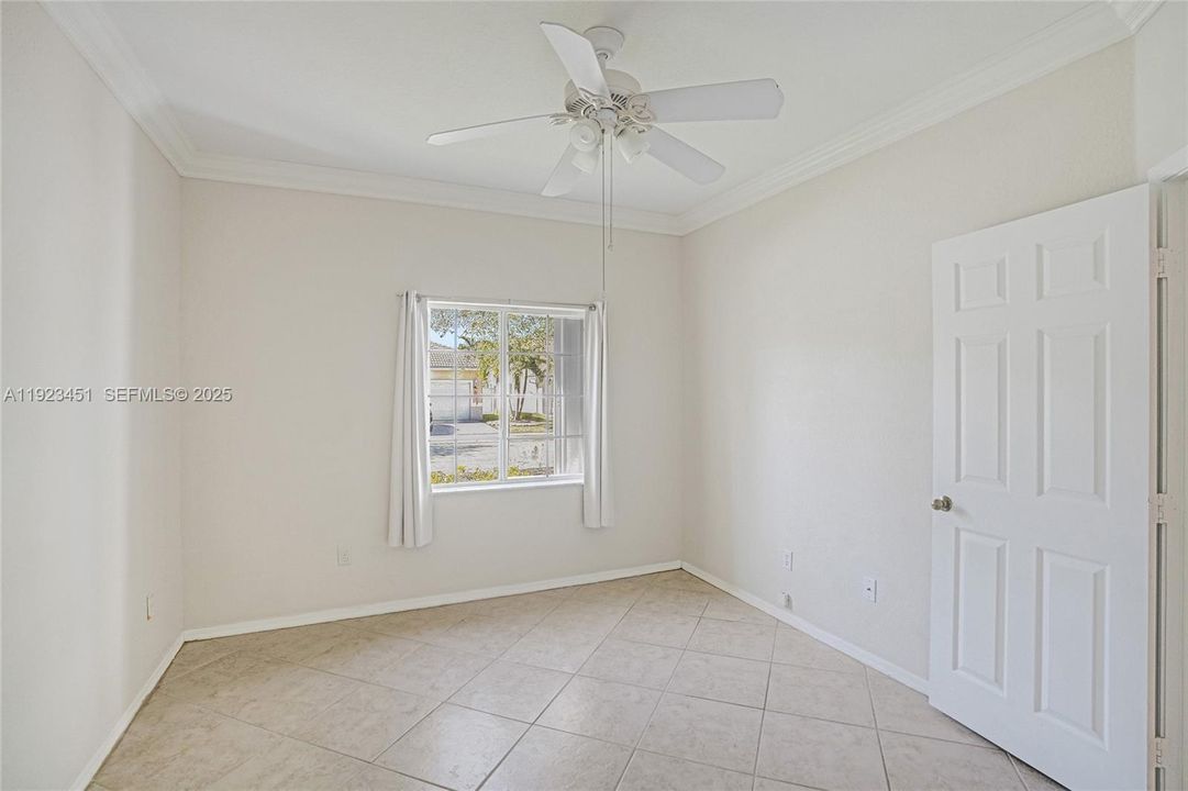 En Renta: $4,500 (4 camas, 2 baños, 2414 Pies cuadrados)