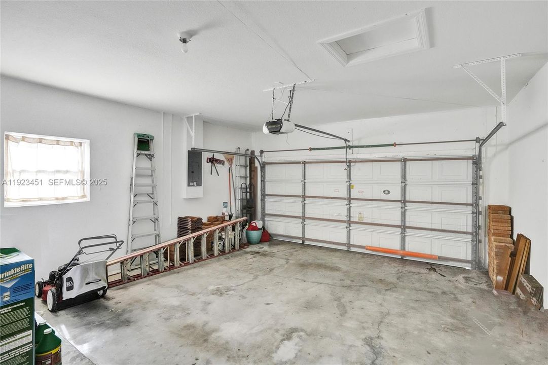 En Renta: $4,500 (4 camas, 2 baños, 2414 Pies cuadrados)