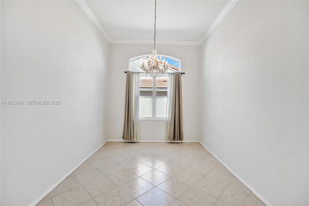 En Renta: $4,500 (4 camas, 2 baños, 2414 Pies cuadrados)