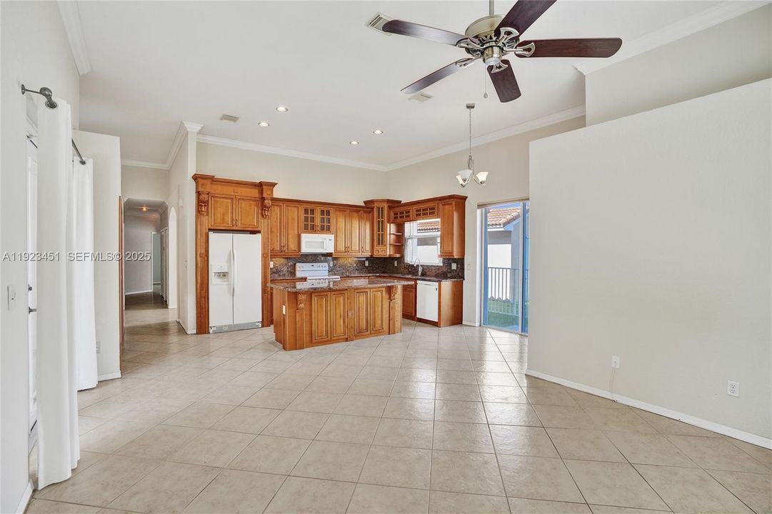 En Renta: $4,500 (4 camas, 2 baños, 2414 Pies cuadrados)