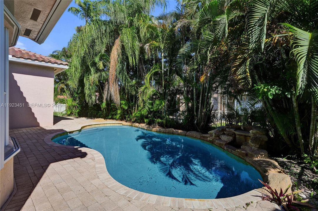 En Renta: $4,500 (4 camas, 2 baños, 2414 Pies cuadrados)