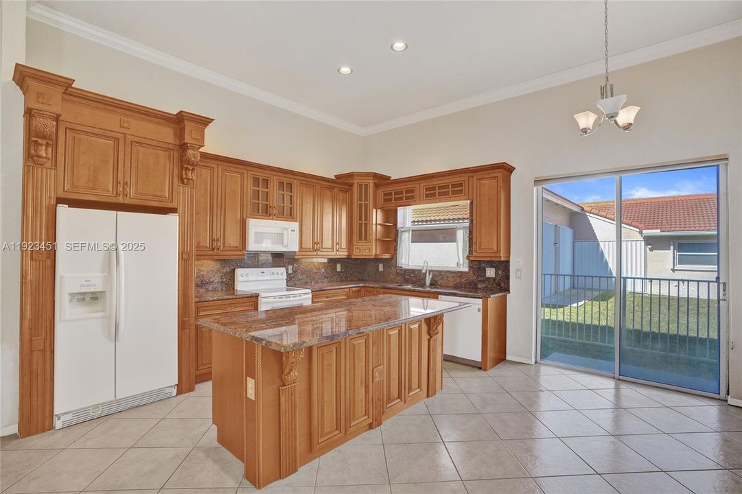 En Renta: $4,500 (4 camas, 2 baños, 2414 Pies cuadrados)