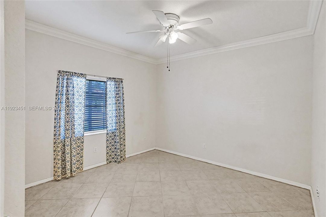 En Renta: $4,500 (4 camas, 2 baños, 2414 Pies cuadrados)