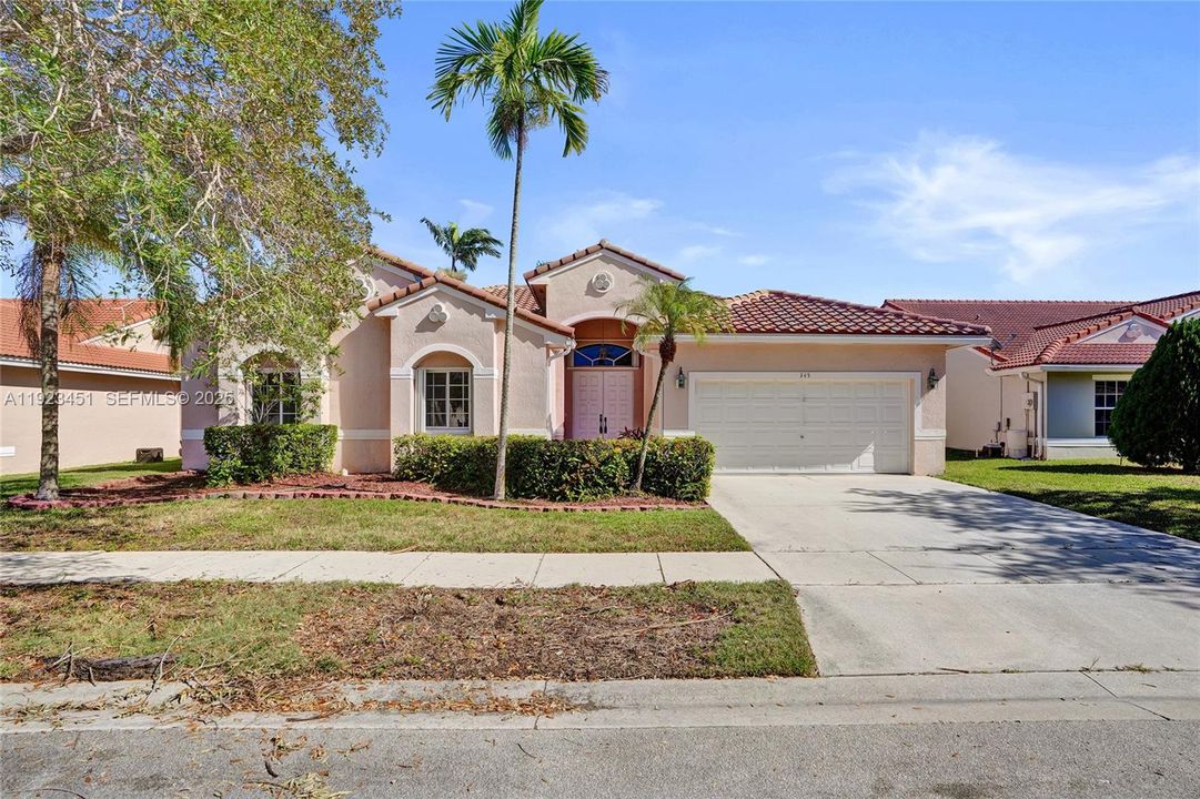 En Renta: $4,500 (4 camas, 2 baños, 2414 Pies cuadrados)