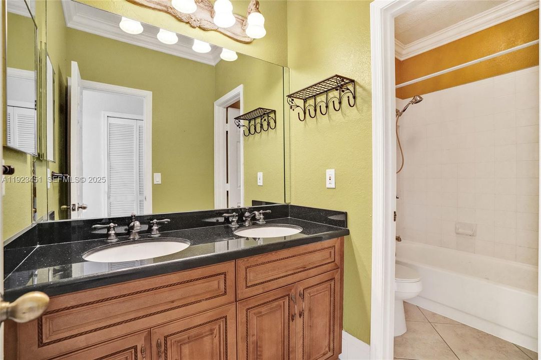 En Renta: $4,500 (4 camas, 2 baños, 2414 Pies cuadrados)