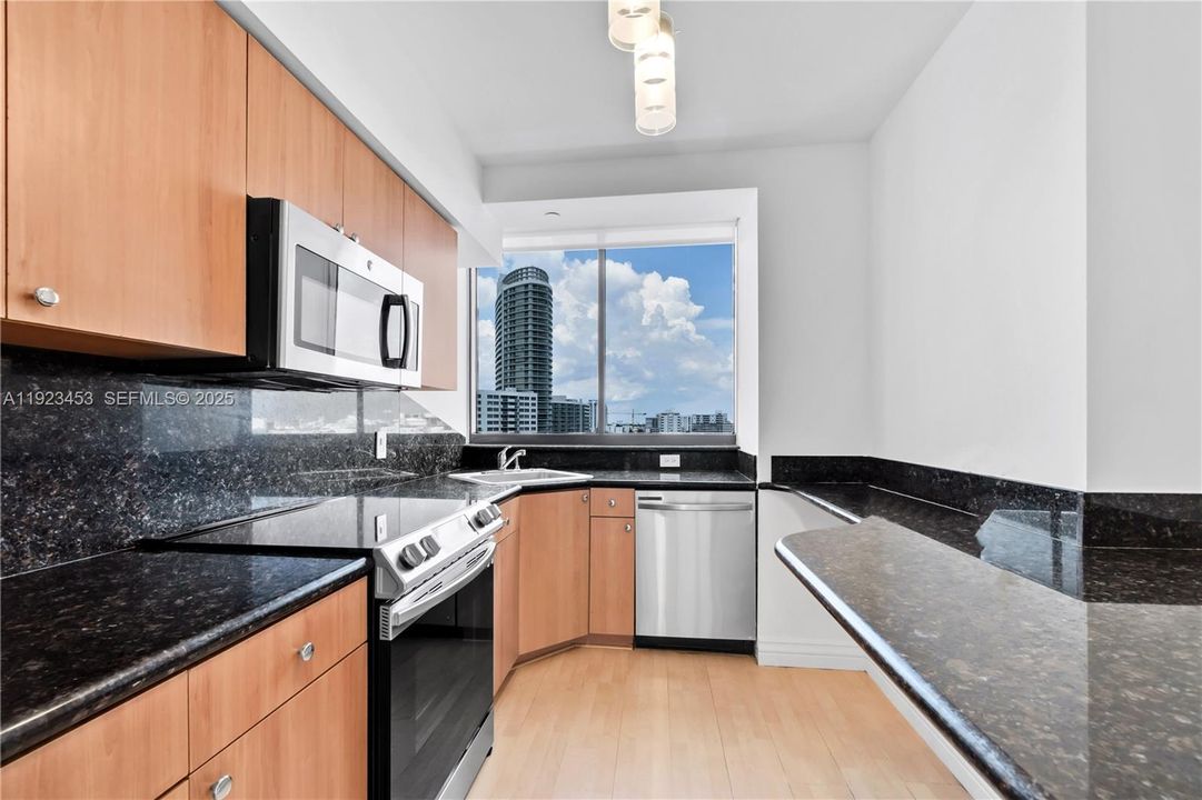 For Rent: $4,900 (2 beds, 2 baths, 1127 Square Feet)