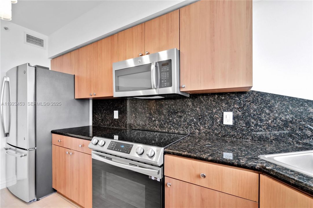 For Rent: $4,900 (2 beds, 2 baths, 1127 Square Feet)