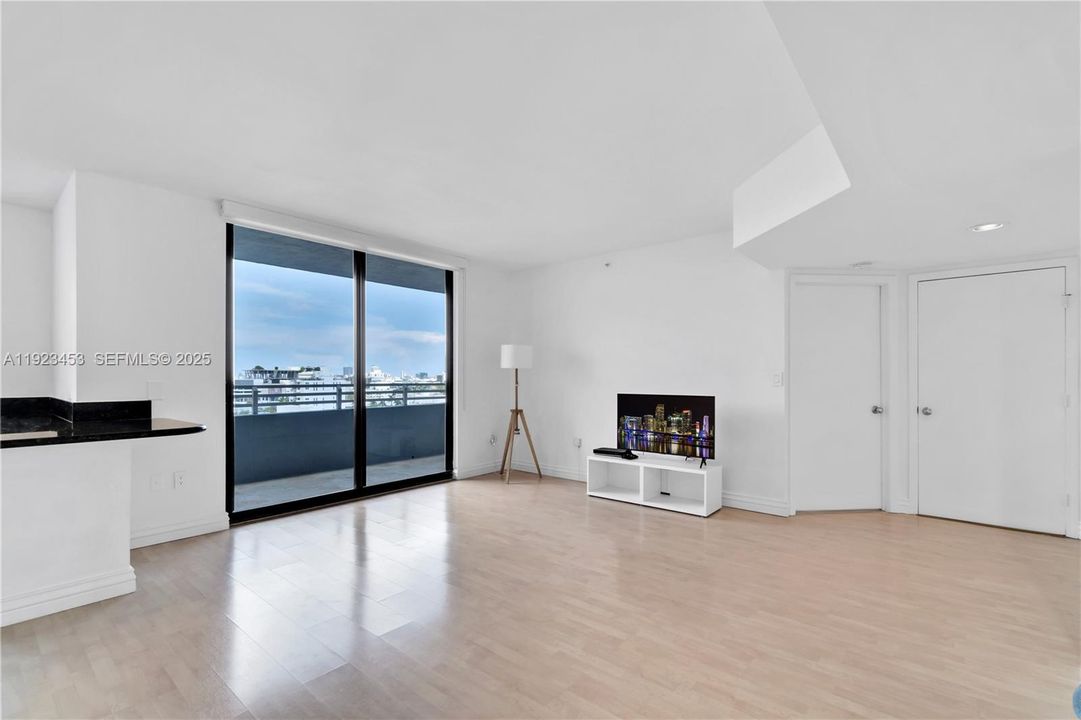 For Rent: $4,900 (2 beds, 2 baths, 1127 Square Feet)