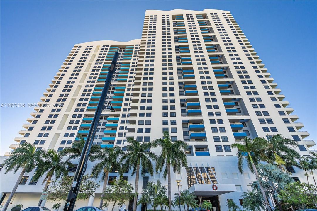 For Rent: $4,900 (2 beds, 2 baths, 1127 Square Feet)