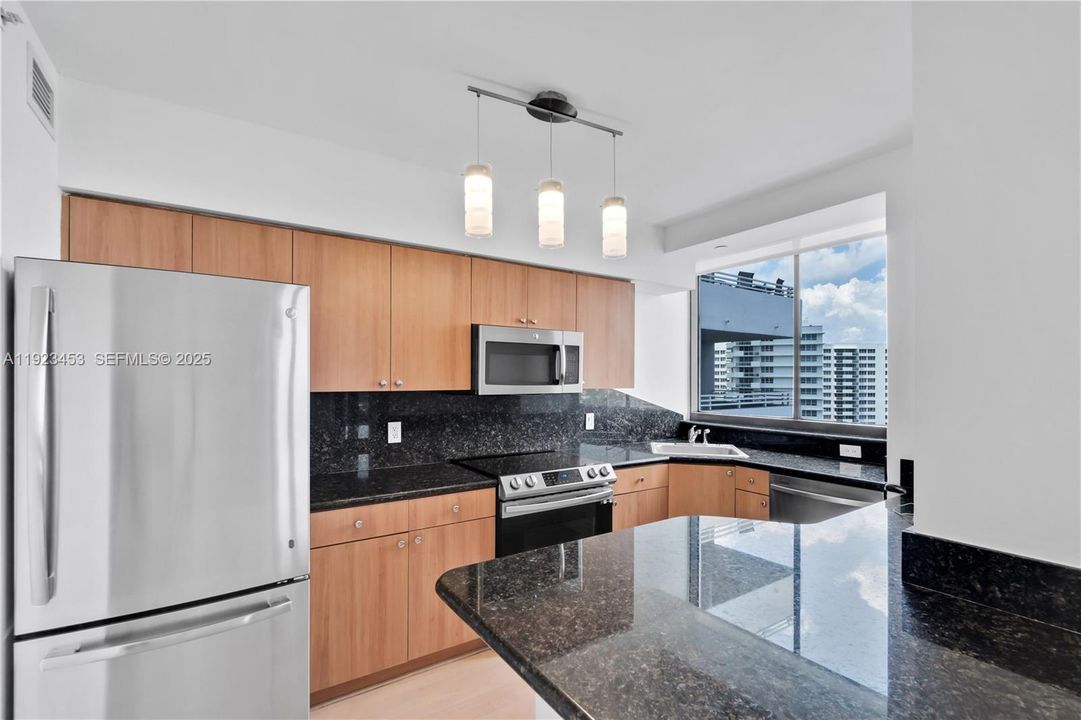 For Rent: $4,900 (2 beds, 2 baths, 1127 Square Feet)