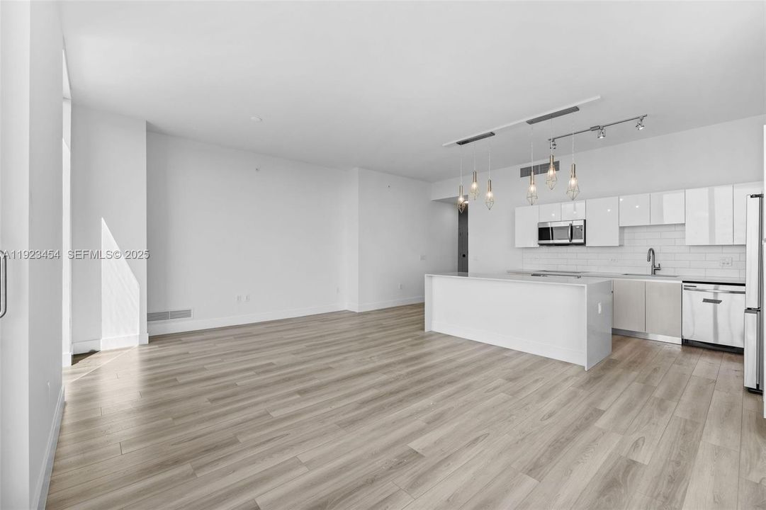 For Rent: $5,704 (3 beds, 2 baths, 1674 Square Feet)