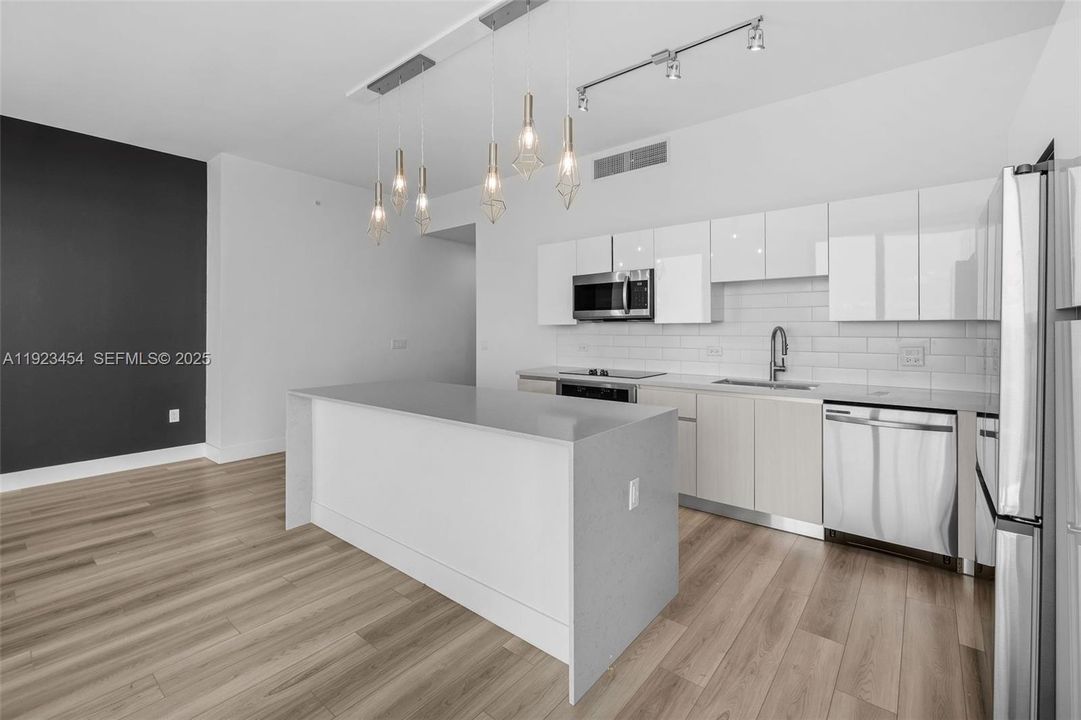 For Rent: $5,704 (3 beds, 2 baths, 1674 Square Feet)