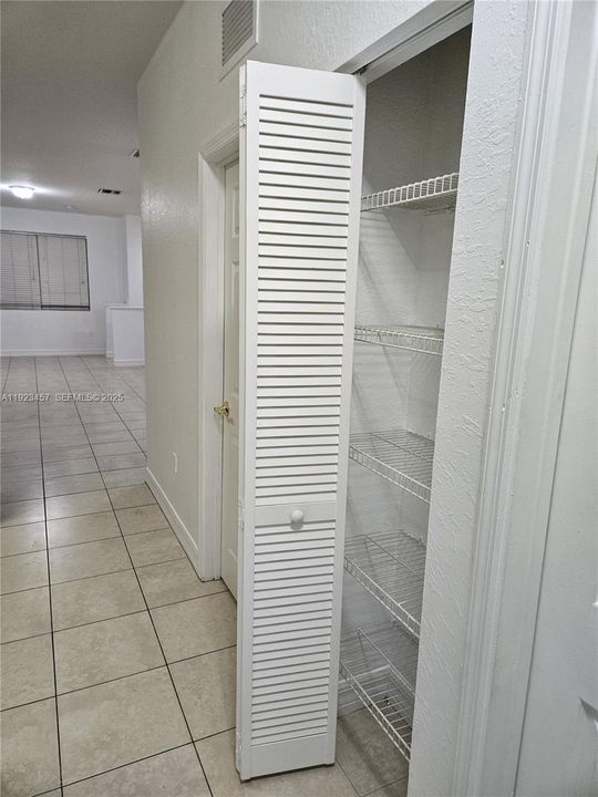 For Rent: $2,100 (3 beds, 2 baths, 1427 Square Feet)