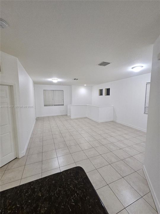 For Rent: $2,100 (3 beds, 2 baths, 1427 Square Feet)