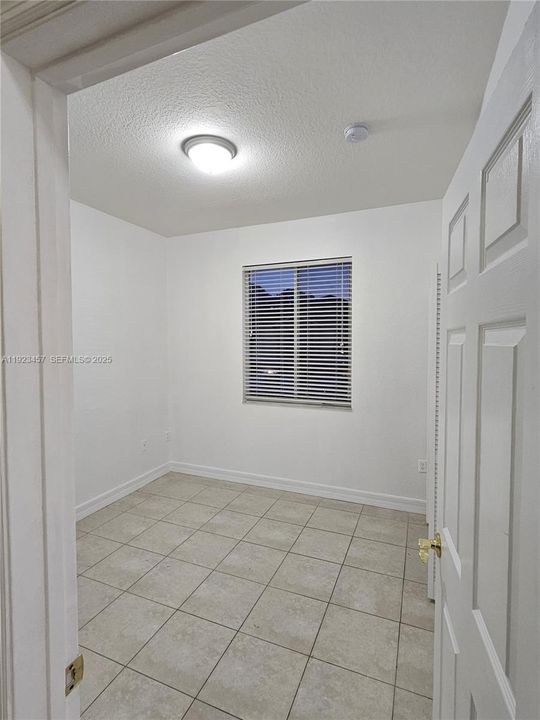 For Rent: $2,100 (3 beds, 2 baths, 1427 Square Feet)