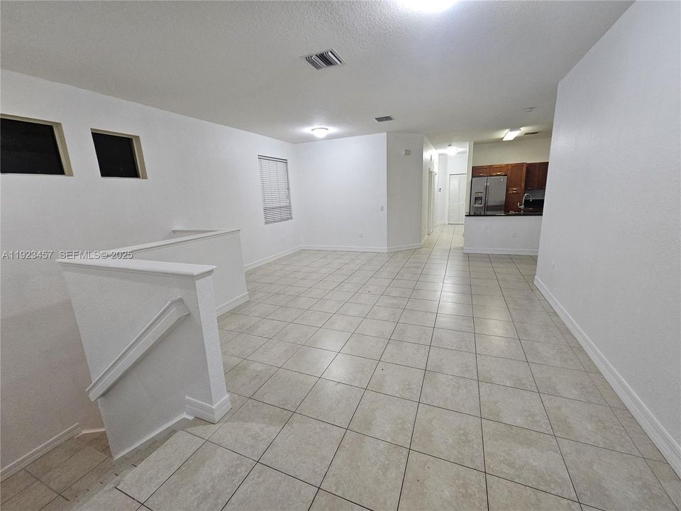 For Rent: $2,100 (3 beds, 2 baths, 1427 Square Feet)