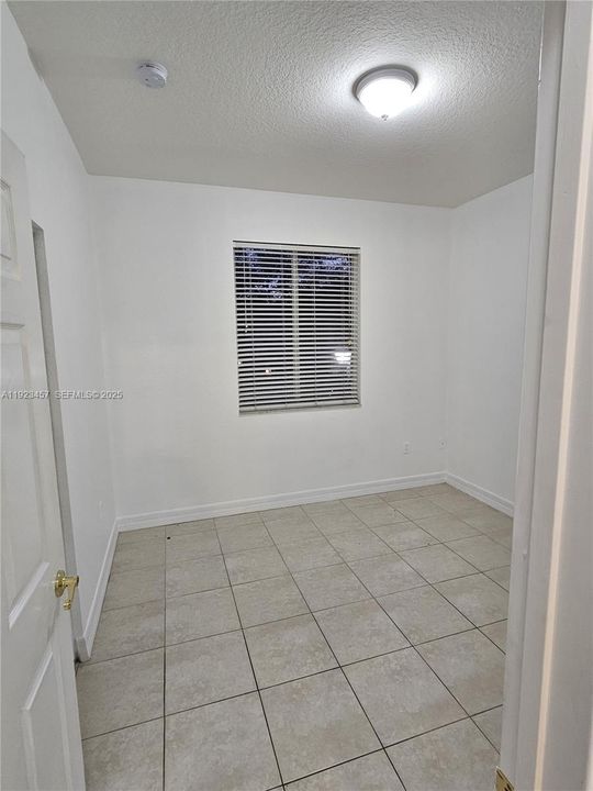 For Rent: $2,100 (3 beds, 2 baths, 1427 Square Feet)