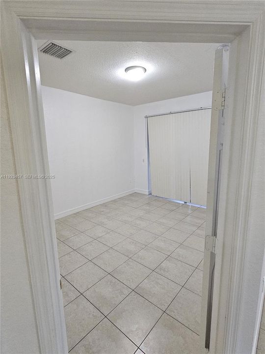 For Rent: $2,100 (3 beds, 2 baths, 1427 Square Feet)