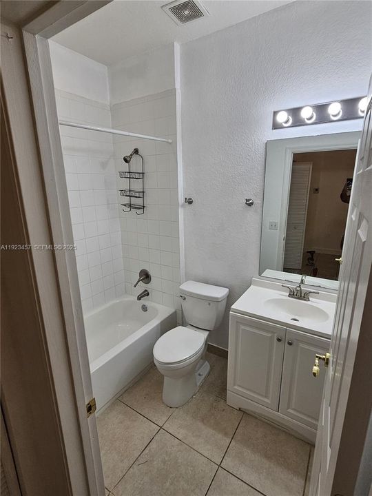 For Rent: $2,100 (3 beds, 2 baths, 1427 Square Feet)