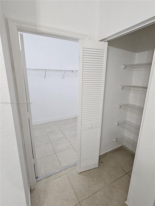 For Rent: $2,100 (3 beds, 2 baths, 1427 Square Feet)