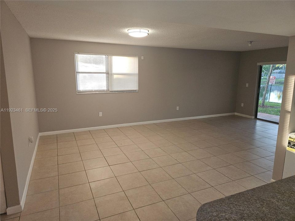 For Rent: $2,400 (3 beds, 2 baths, 1216 Square Feet)