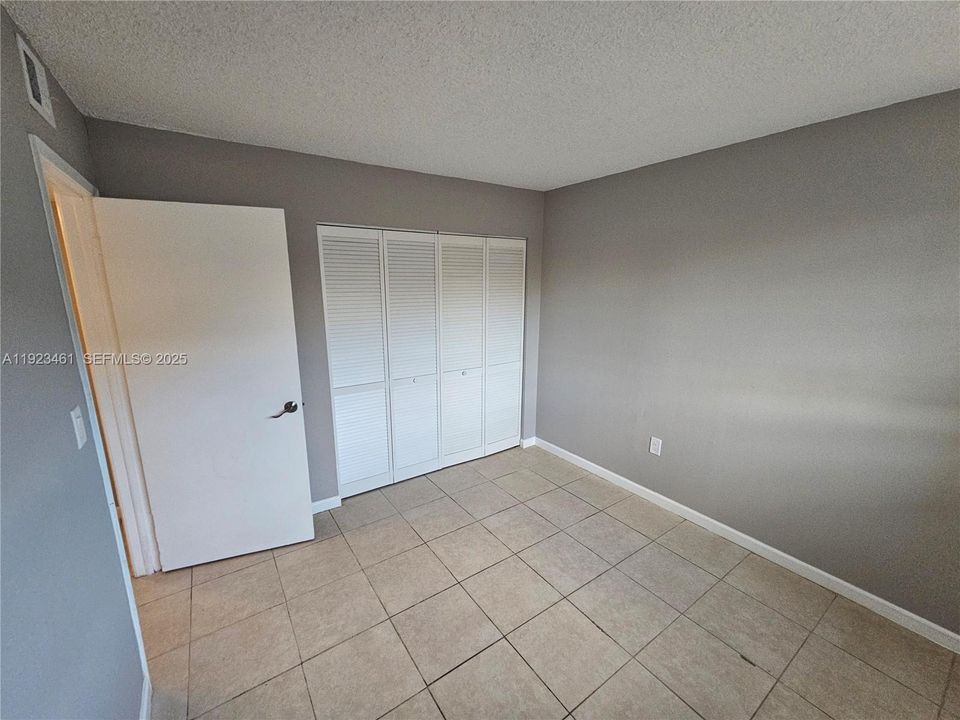 For Rent: $2,400 (3 beds, 2 baths, 1216 Square Feet)