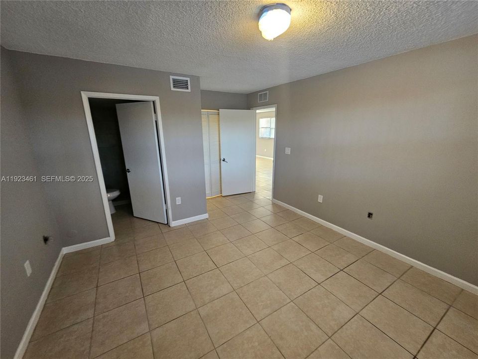 For Rent: $2,400 (3 beds, 2 baths, 1216 Square Feet)
