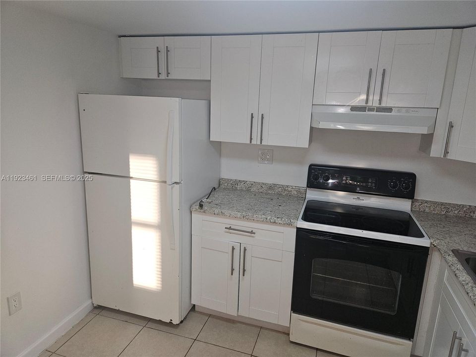 For Rent: $2,400 (3 beds, 2 baths, 1216 Square Feet)