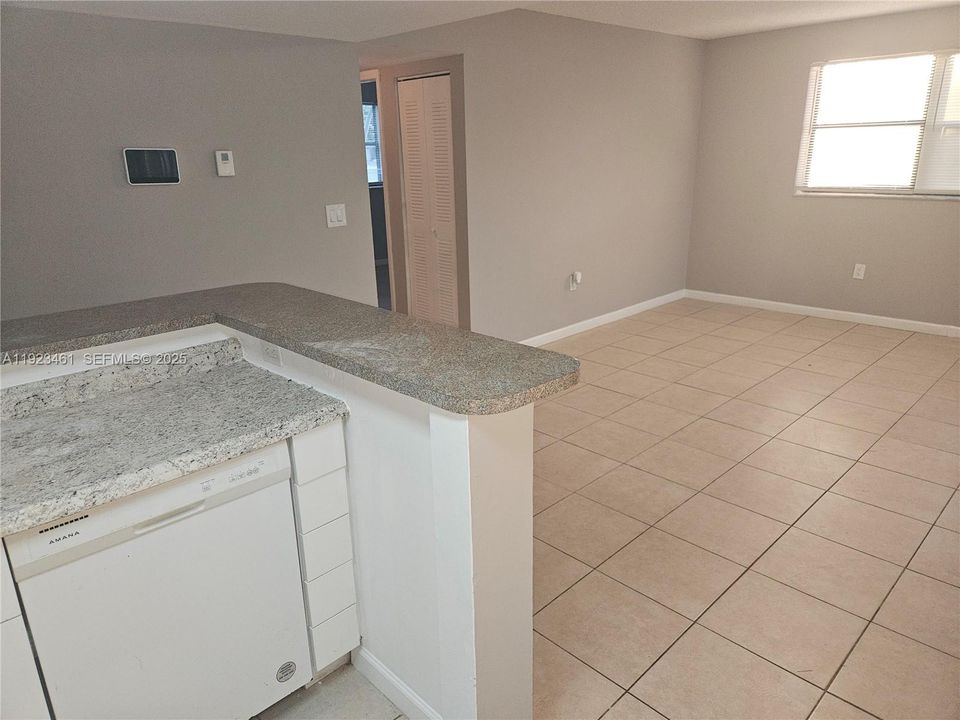 For Rent: $2,400 (3 beds, 2 baths, 1216 Square Feet)