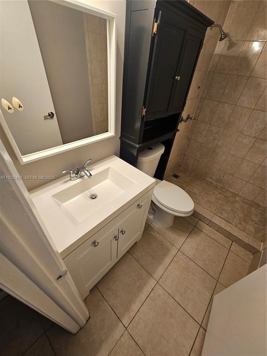 For Rent: $2,400 (3 beds, 2 baths, 1216 Square Feet)