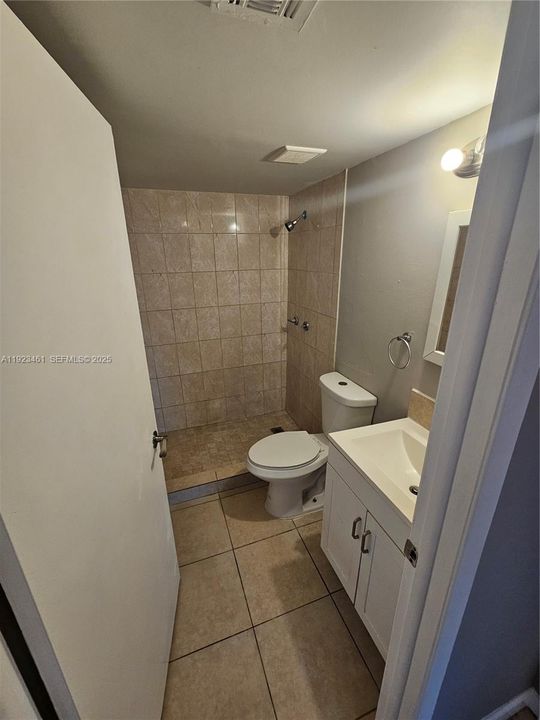 For Rent: $2,400 (3 beds, 2 baths, 1216 Square Feet)