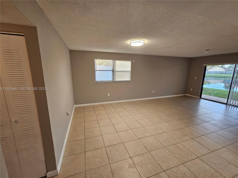 For Rent: $2,400 (3 beds, 2 baths, 1216 Square Feet)