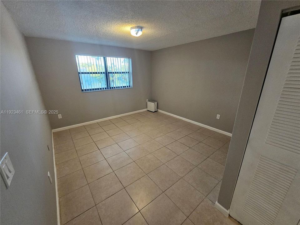 For Rent: $2,400 (3 beds, 2 baths, 1216 Square Feet)