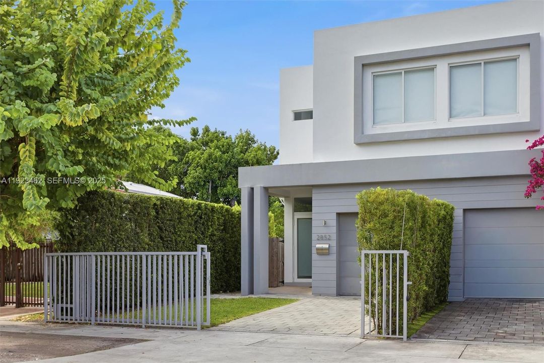 For Rent: $7,200 (3 beds, 3 baths, 2039 Square Feet)