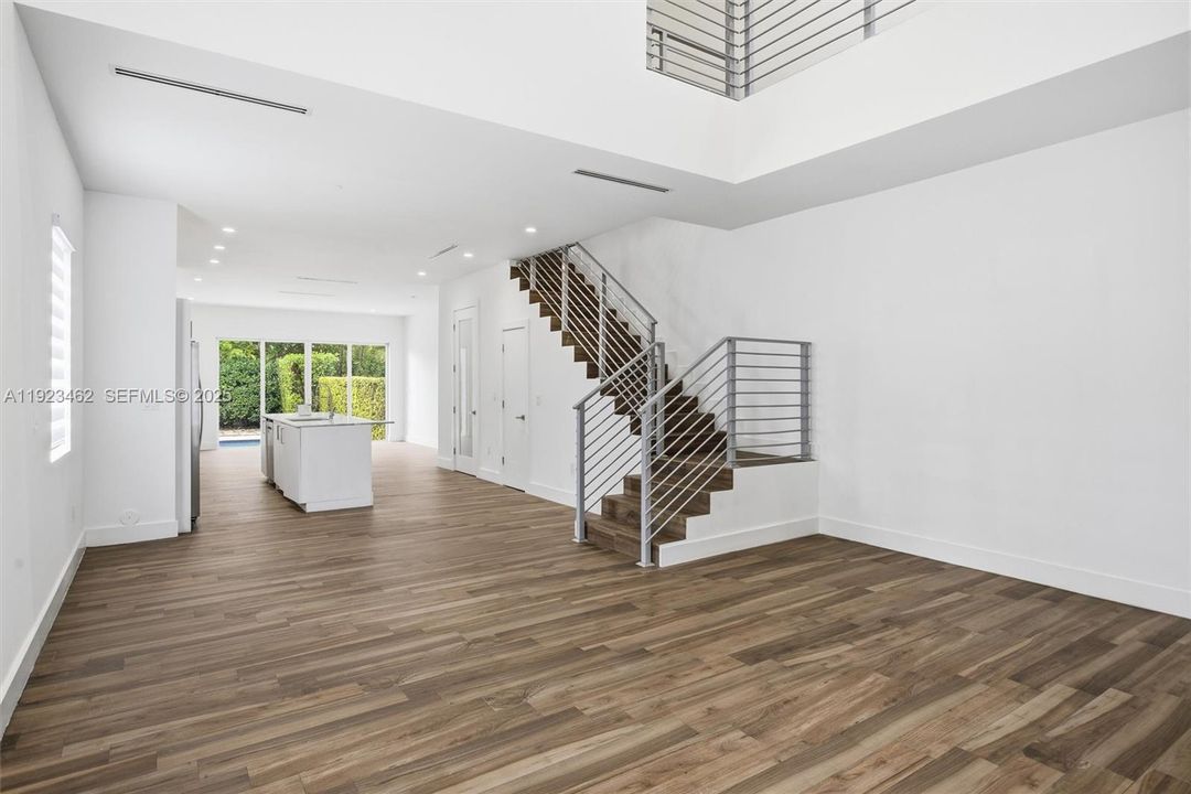 For Rent: $7,200 (3 beds, 3 baths, 2039 Square Feet)