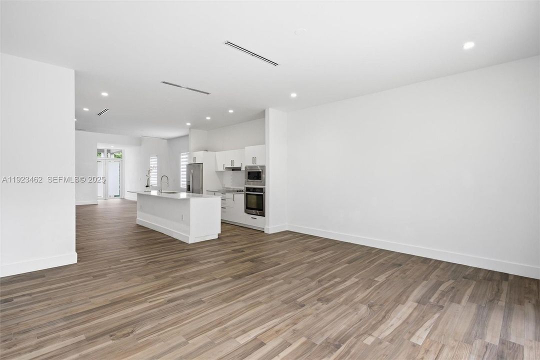 For Rent: $7,200 (3 beds, 3 baths, 2039 Square Feet)