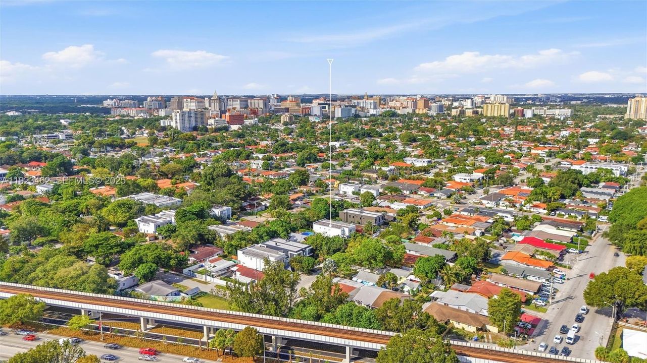 For Rent: $7,200 (3 beds, 3 baths, 2039 Square Feet)