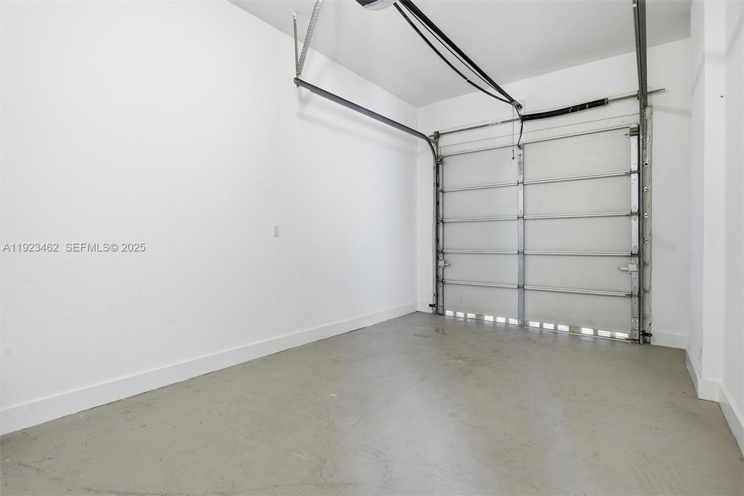 For Rent: $7,200 (3 beds, 3 baths, 2039 Square Feet)