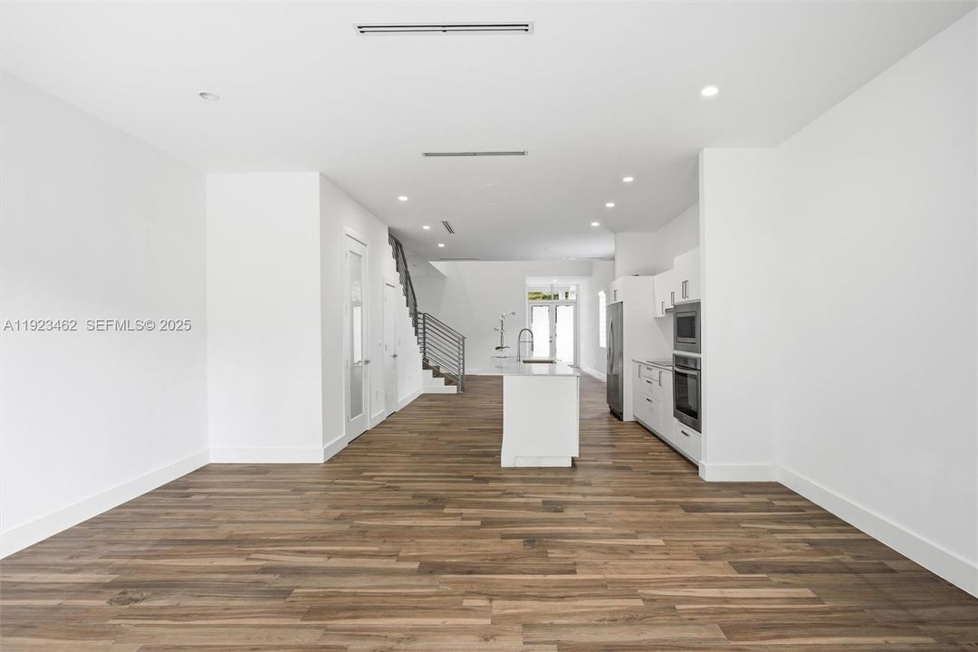 For Rent: $7,200 (3 beds, 3 baths, 2039 Square Feet)