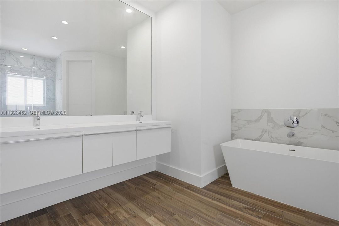 For Rent: $7,200 (3 beds, 3 baths, 2039 Square Feet)