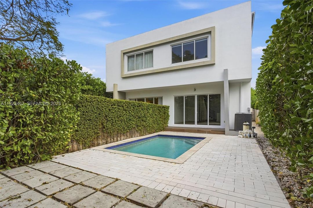 For Rent: $7,200 (3 beds, 3 baths, 2039 Square Feet)