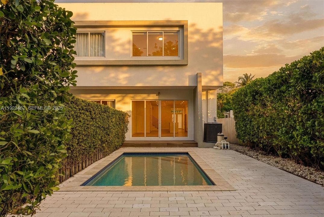 For Rent: $7,200 (3 beds, 3 baths, 2039 Square Feet)