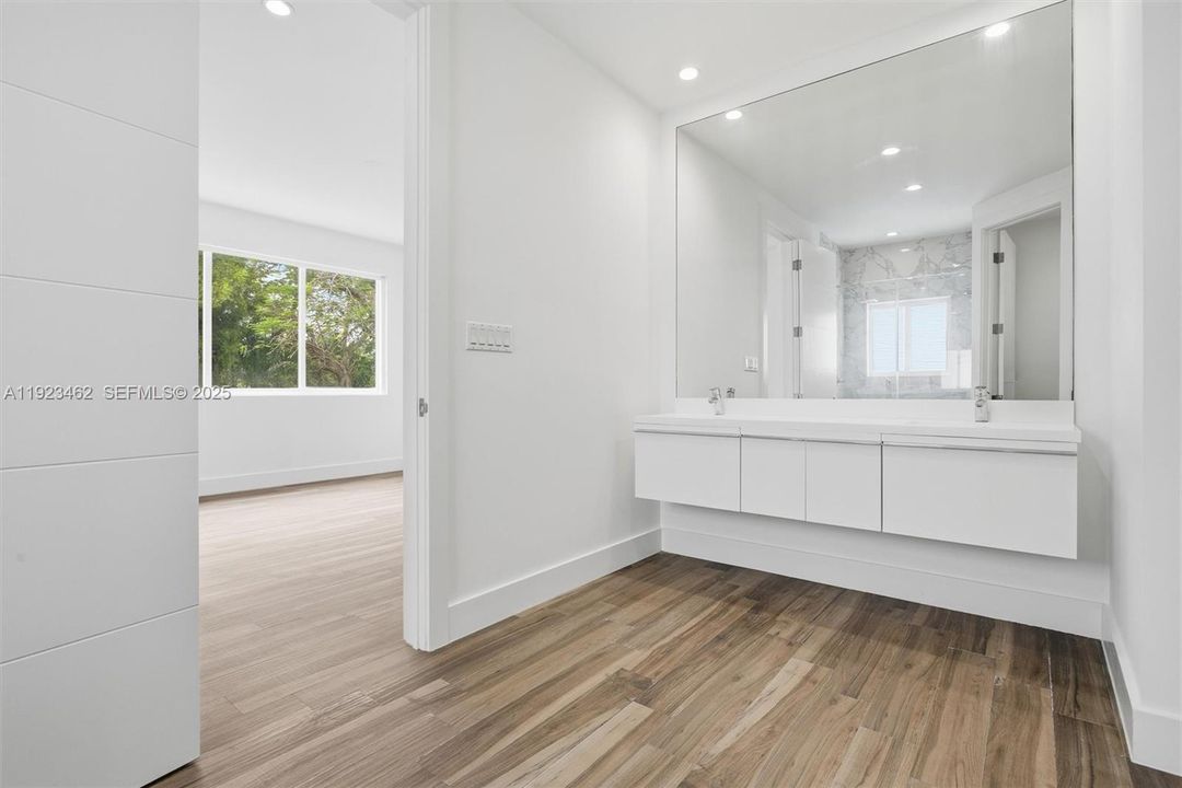 For Rent: $7,200 (3 beds, 3 baths, 2039 Square Feet)