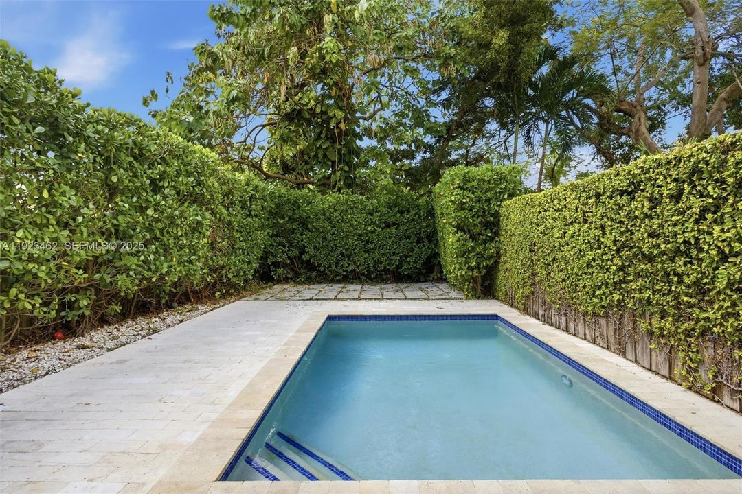 For Rent: $7,200 (3 beds, 3 baths, 2039 Square Feet)