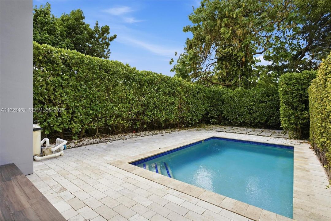 For Rent: $7,200 (3 beds, 3 baths, 2039 Square Feet)