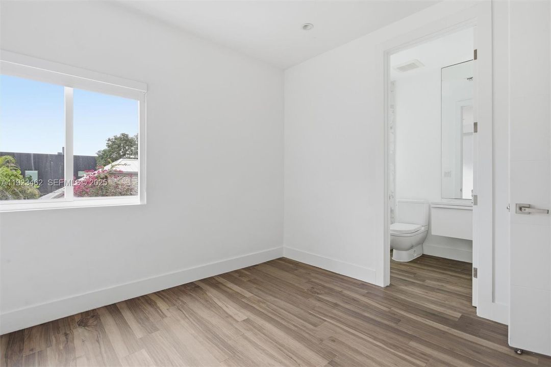 For Rent: $7,200 (3 beds, 3 baths, 2039 Square Feet)